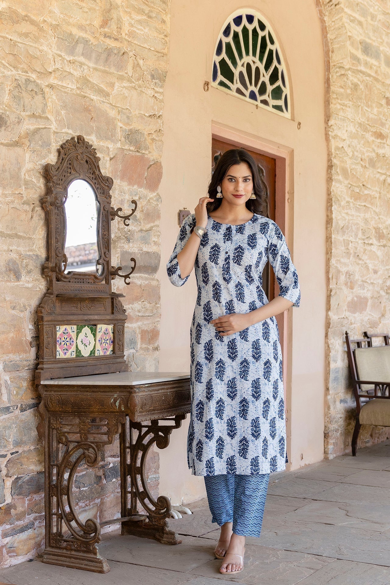 Women Blue Printed Straight Kurta with Three Quarter Sleeves WomensFashionFun