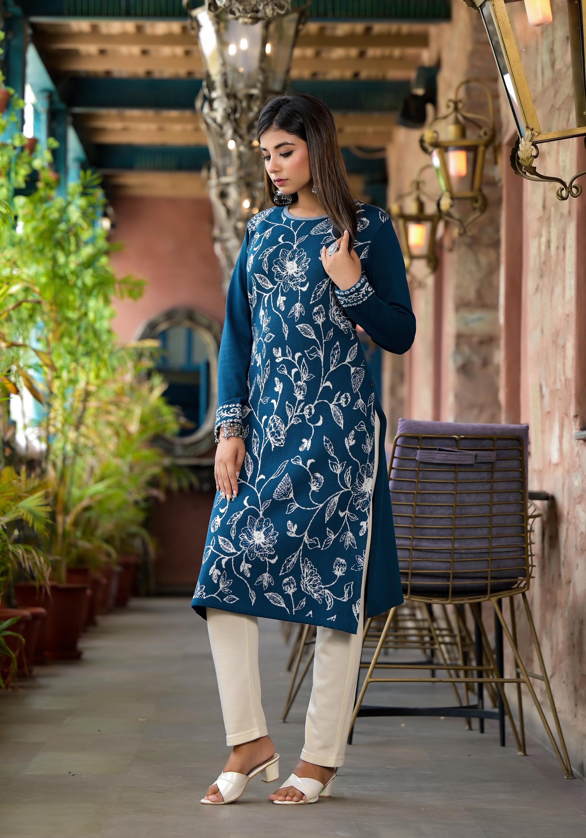 Blue Floral Printed Polycotton Straight Round Neck Women Kurta