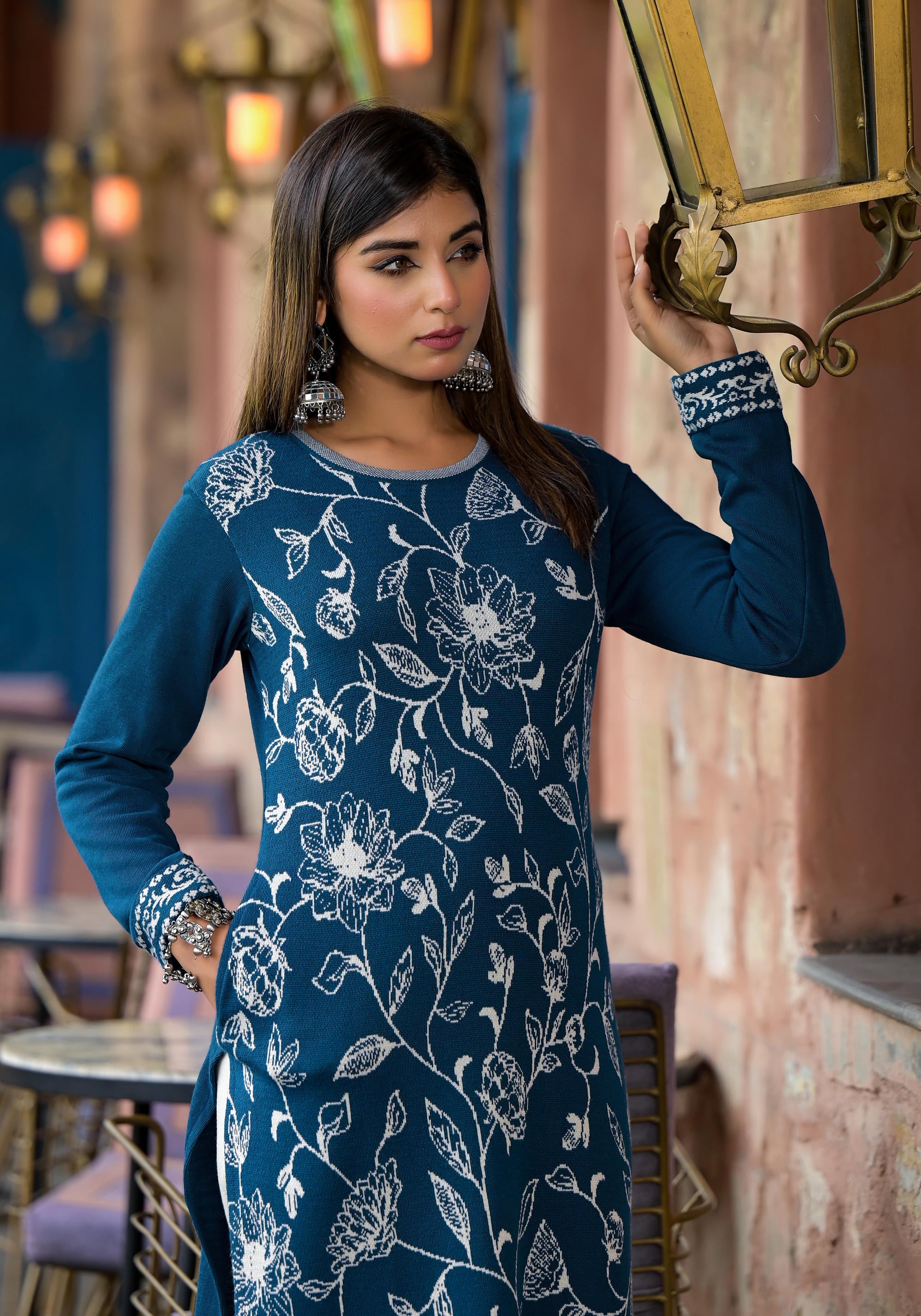 Blue Floral Printed Polycotton Straight Round Neck Women Kurta