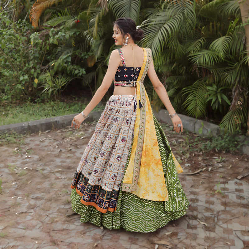 Women Bandhej Patola Foil Print Lahenga Choli Set