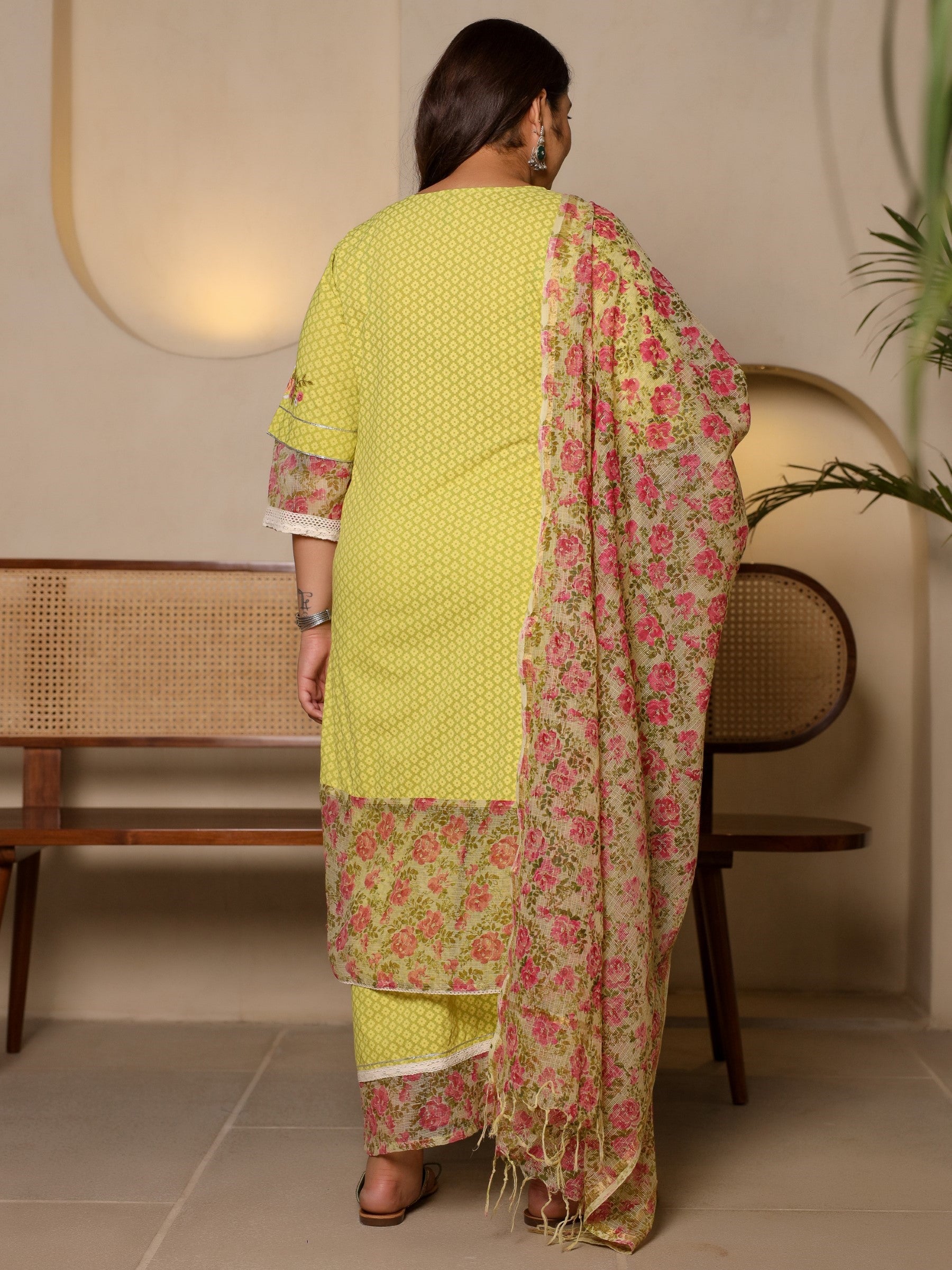 Women Lime green Cambric Floral Kurta Set With Dupatta