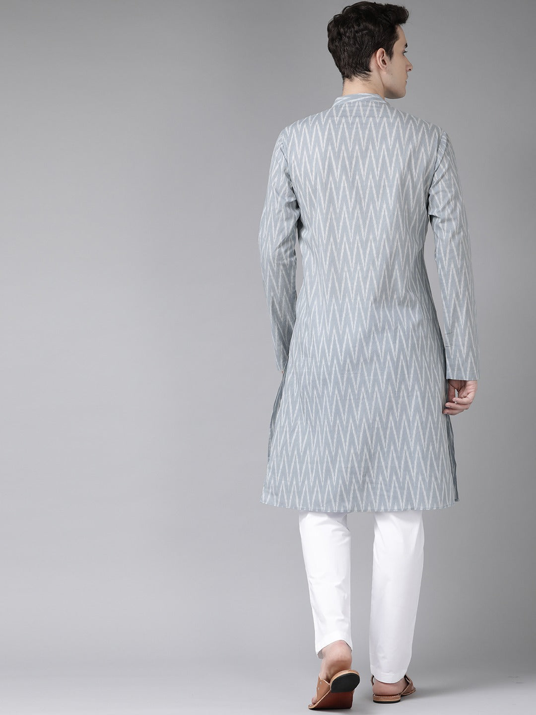 Men Grey And White  Printed Straight Kurta With Pyjama