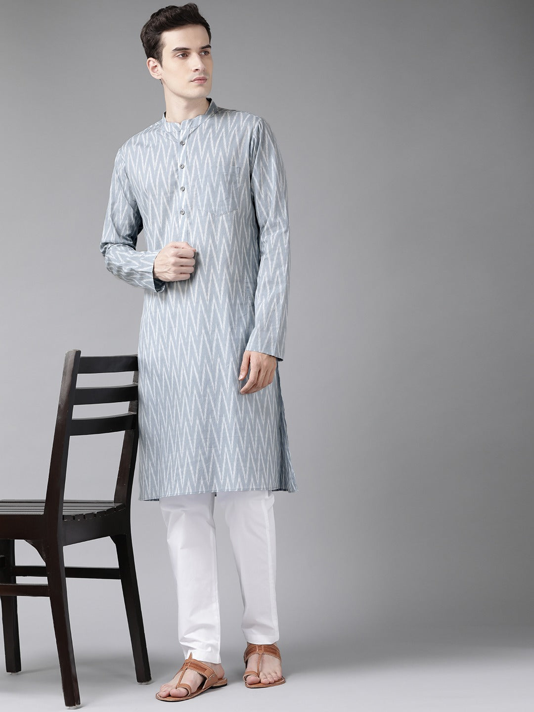 Men Grey And White  Printed Straight Kurta With Pyjama