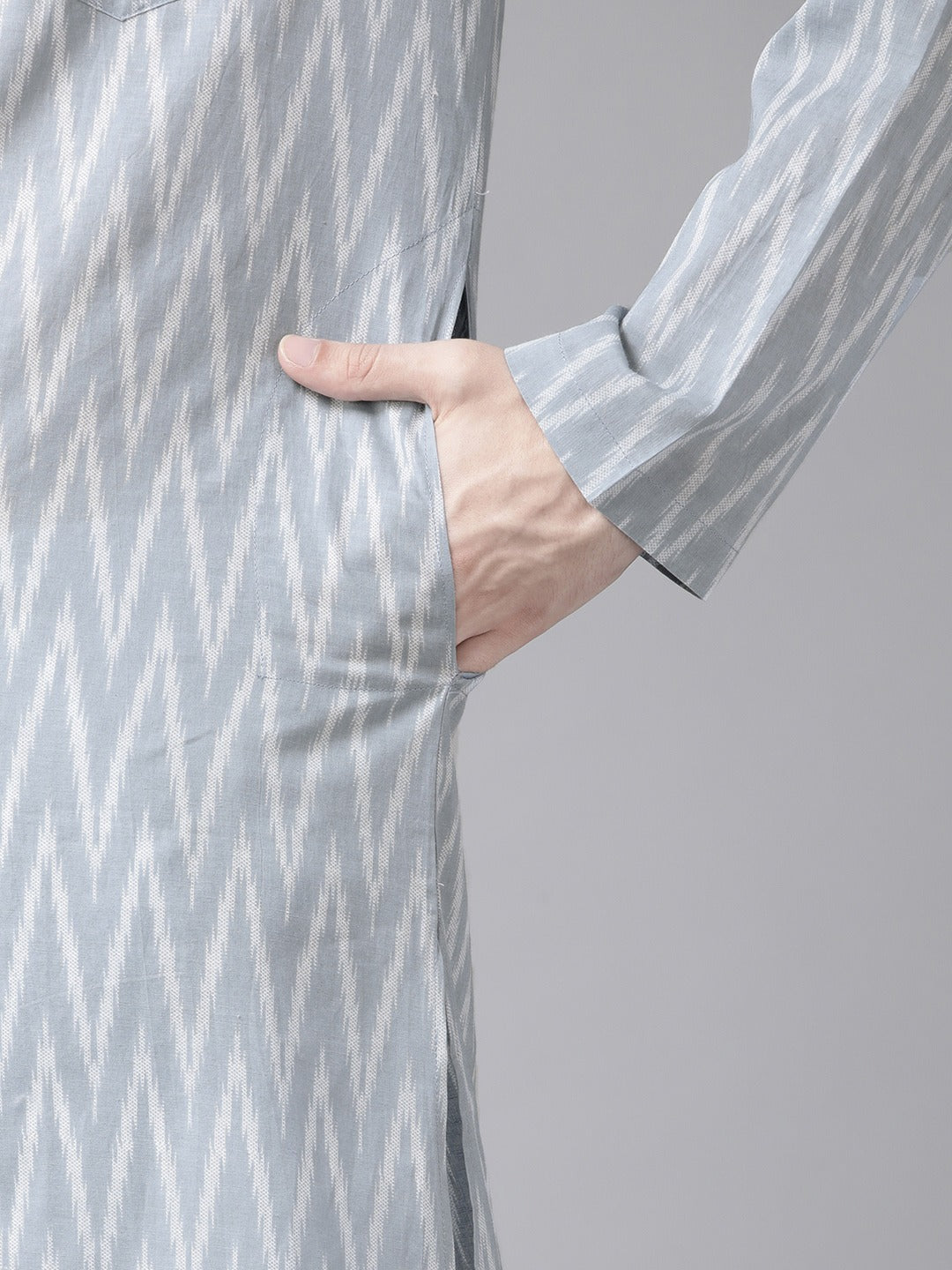 Men Grey And White  Printed Straight Kurta With Pyjama